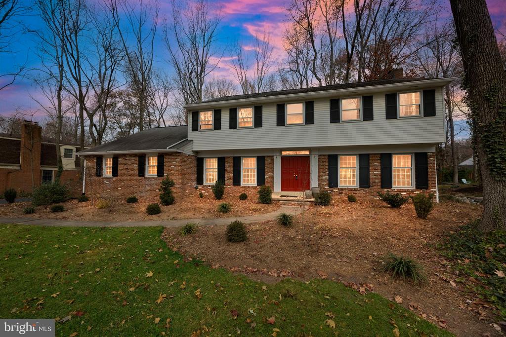 207 Hitching Post Dr