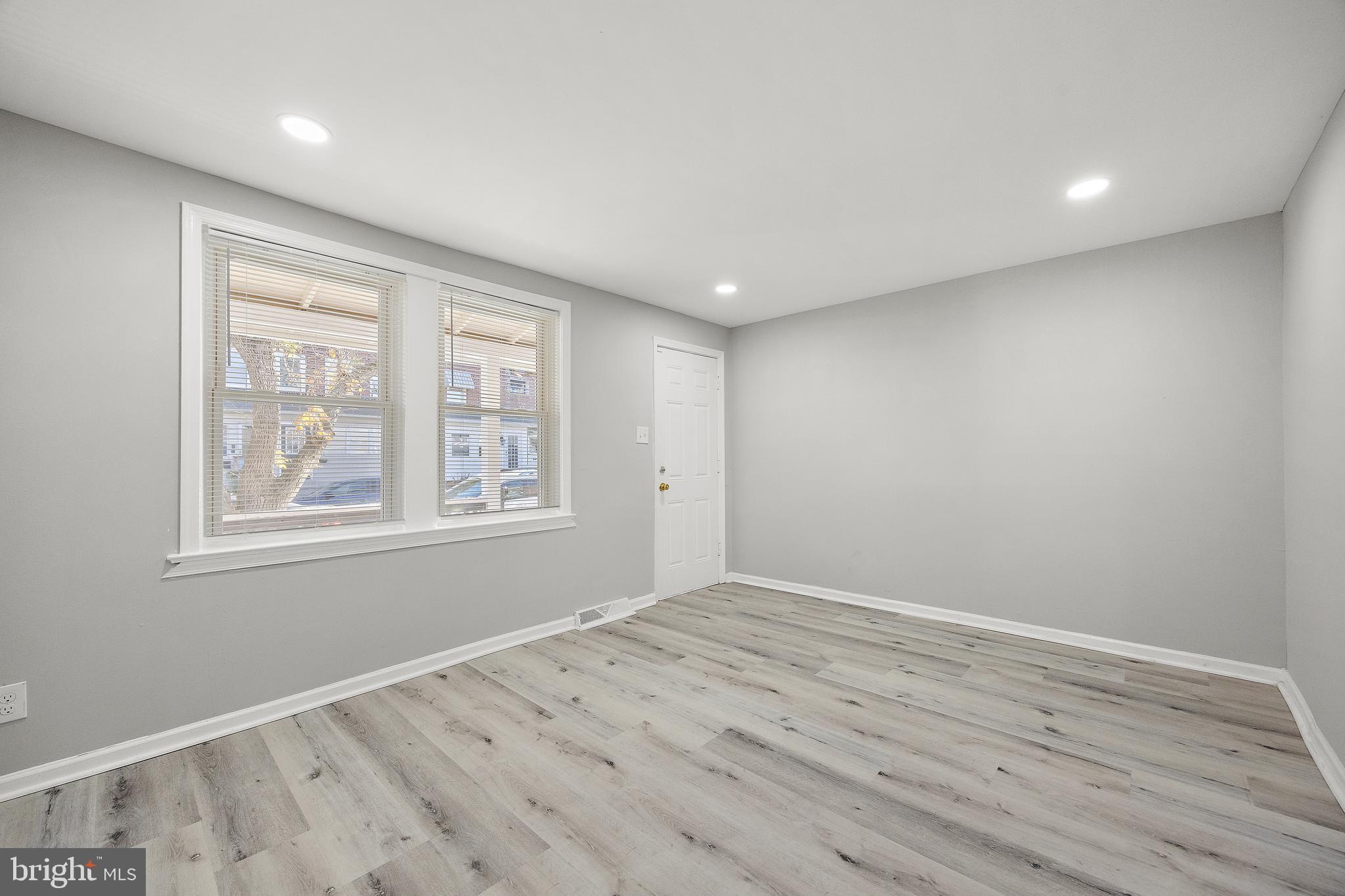 22 Denham Ave