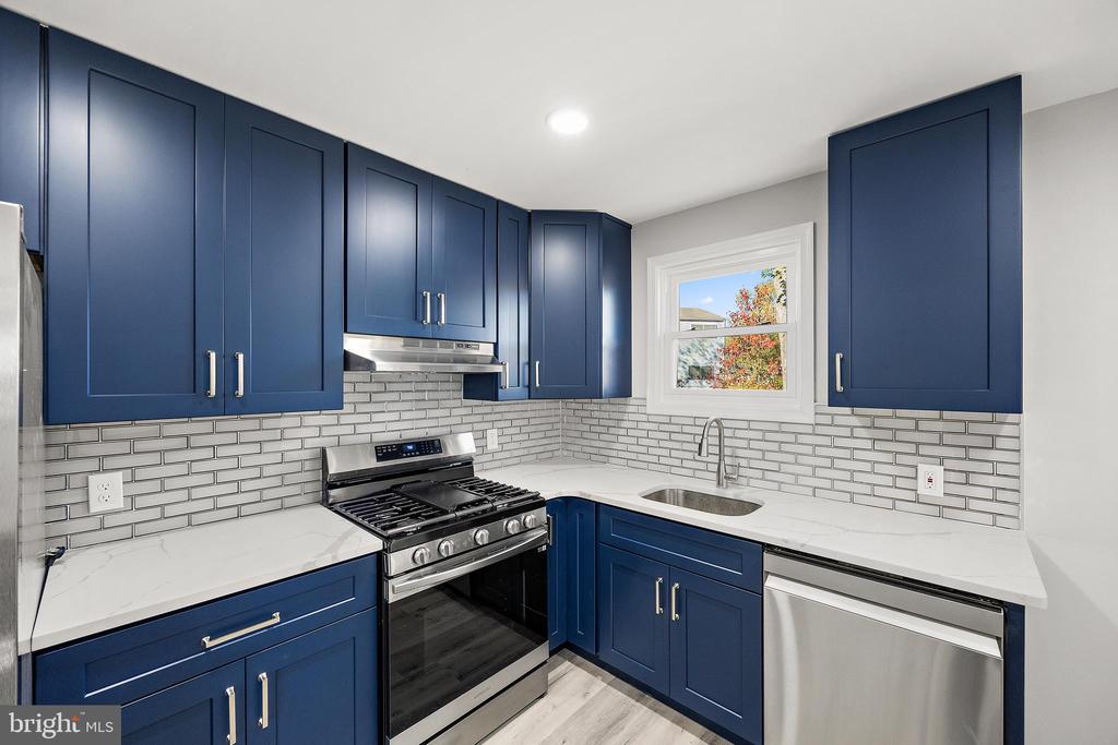751 W 11th St