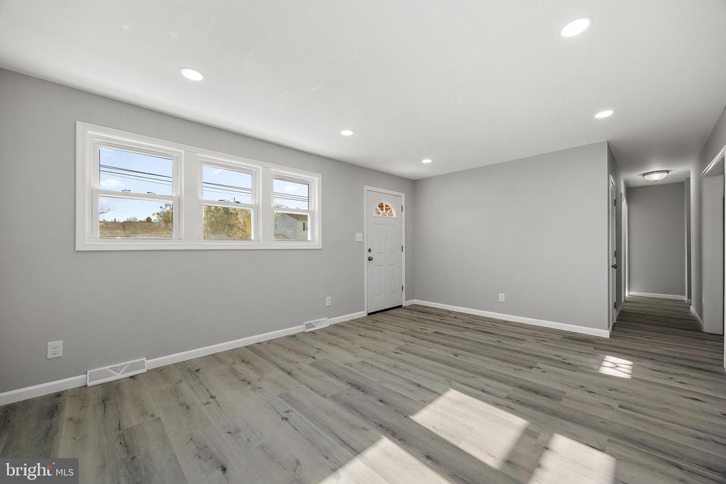 751 W 11th St