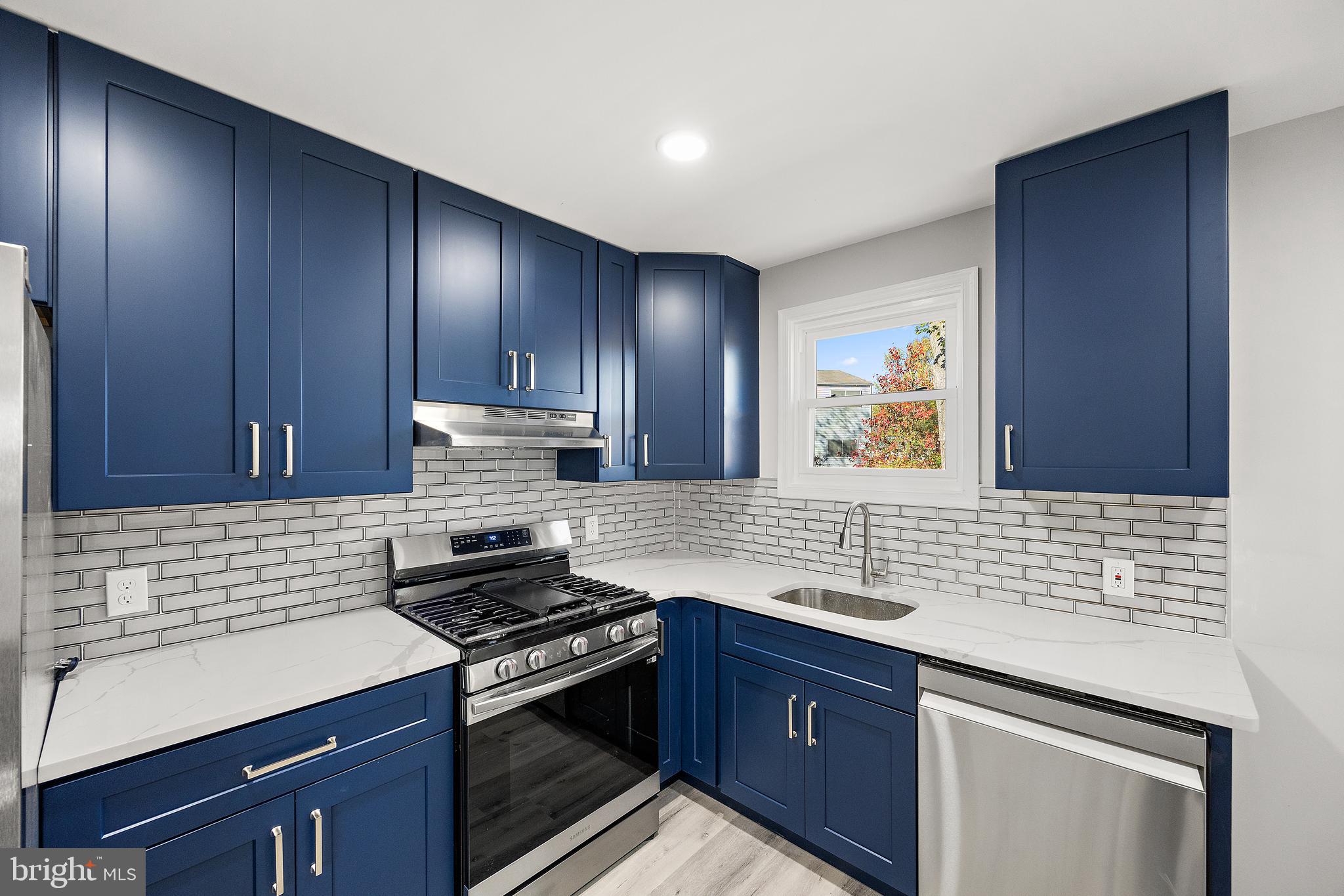751 W 11th St