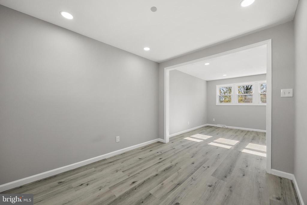 751 W 11th St