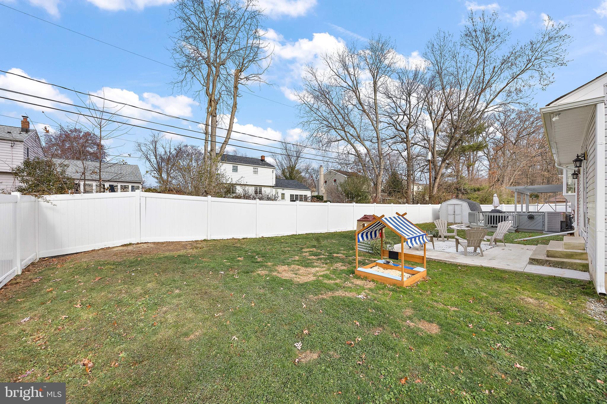 421 Roseanna Ave