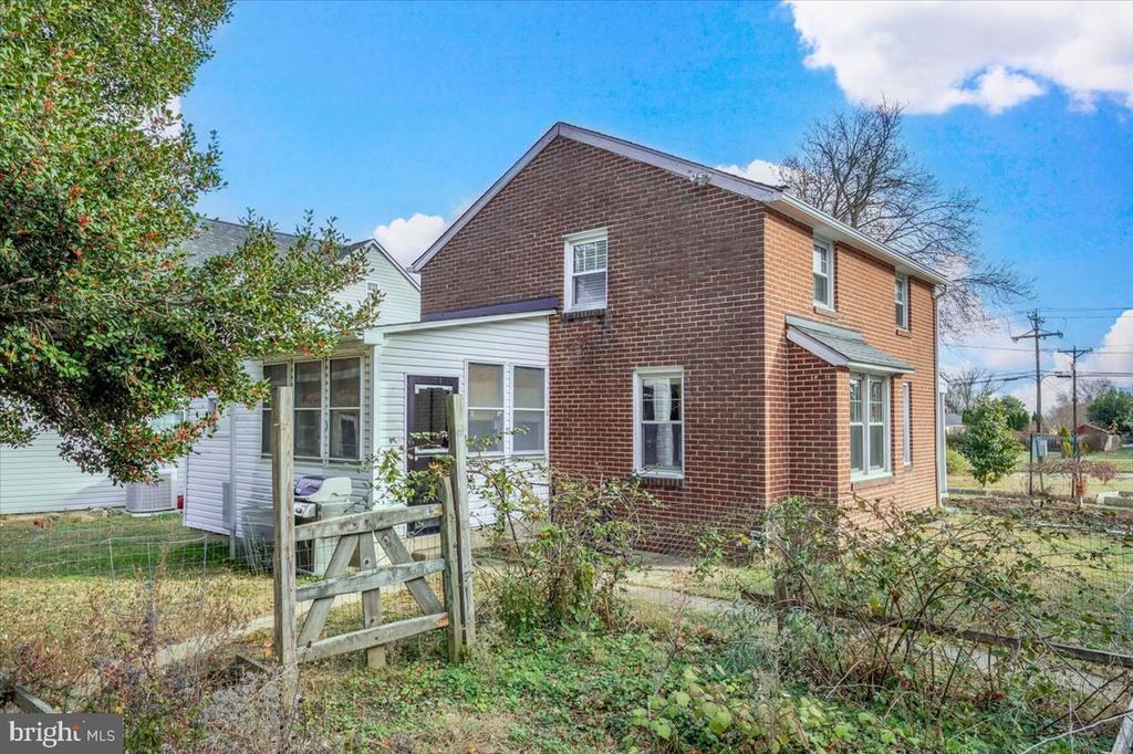 2015 Veale Rd