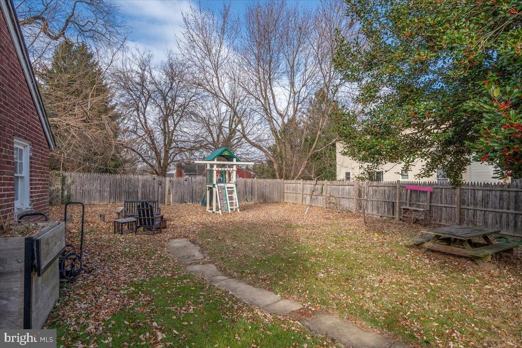 2015 Veale Rd