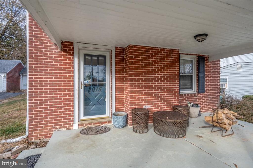 2015 Veale Rd