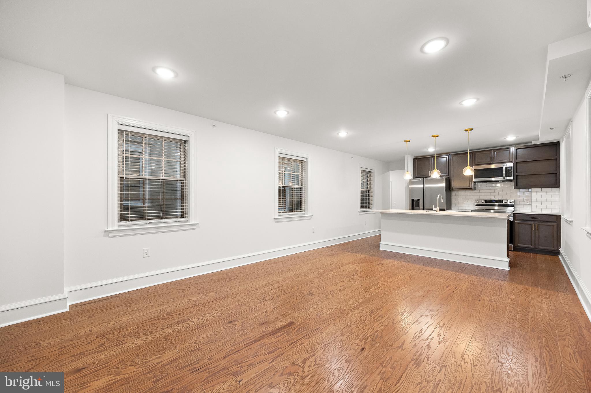 212 W 9TH ST #201