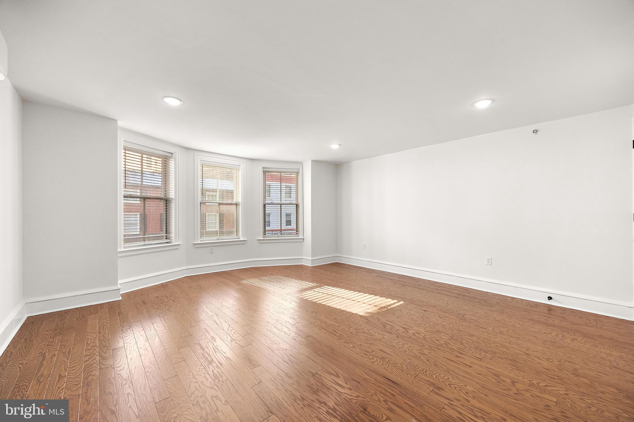 212 W 9TH ST #201