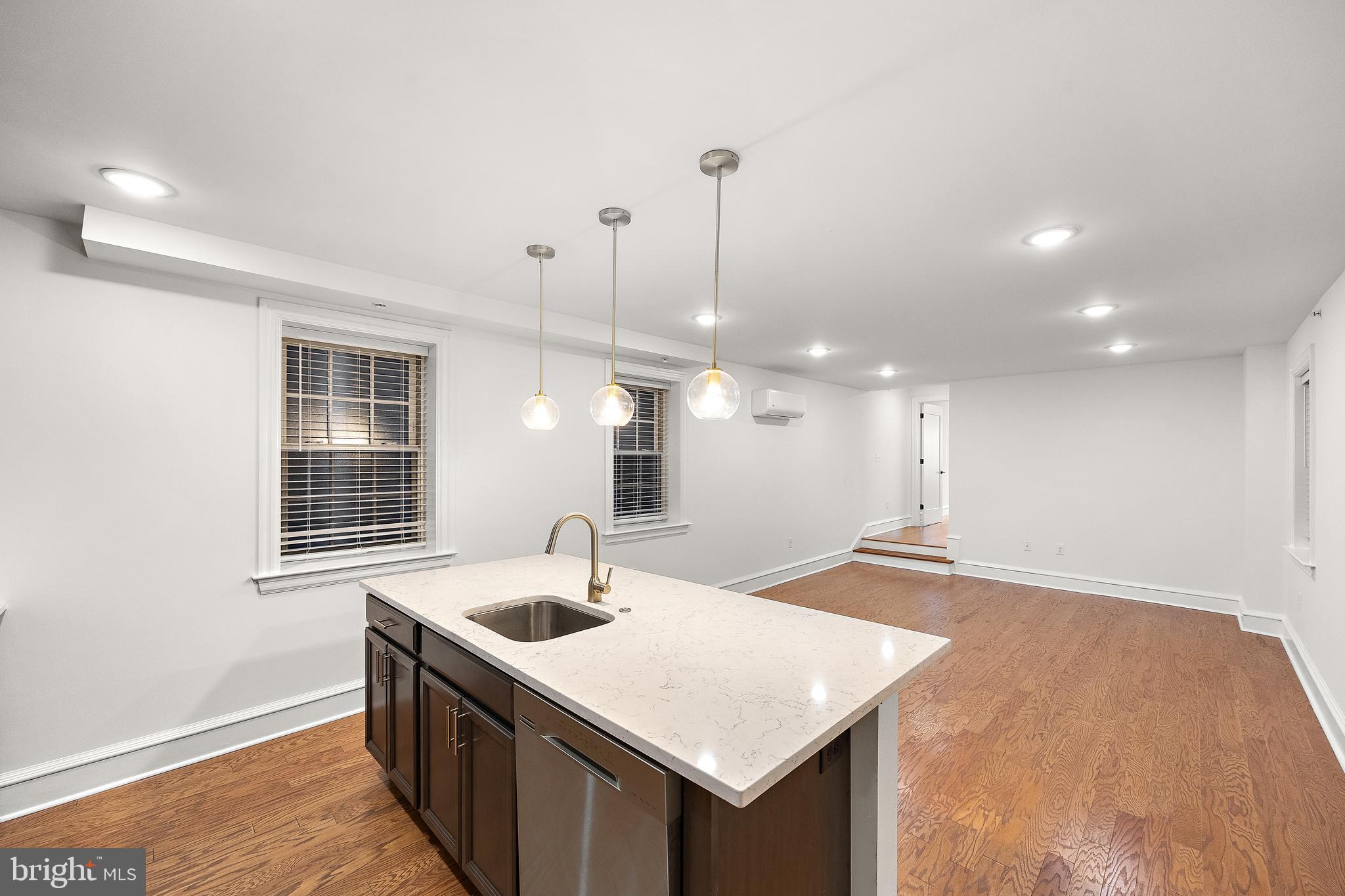 212 W 9TH ST #201