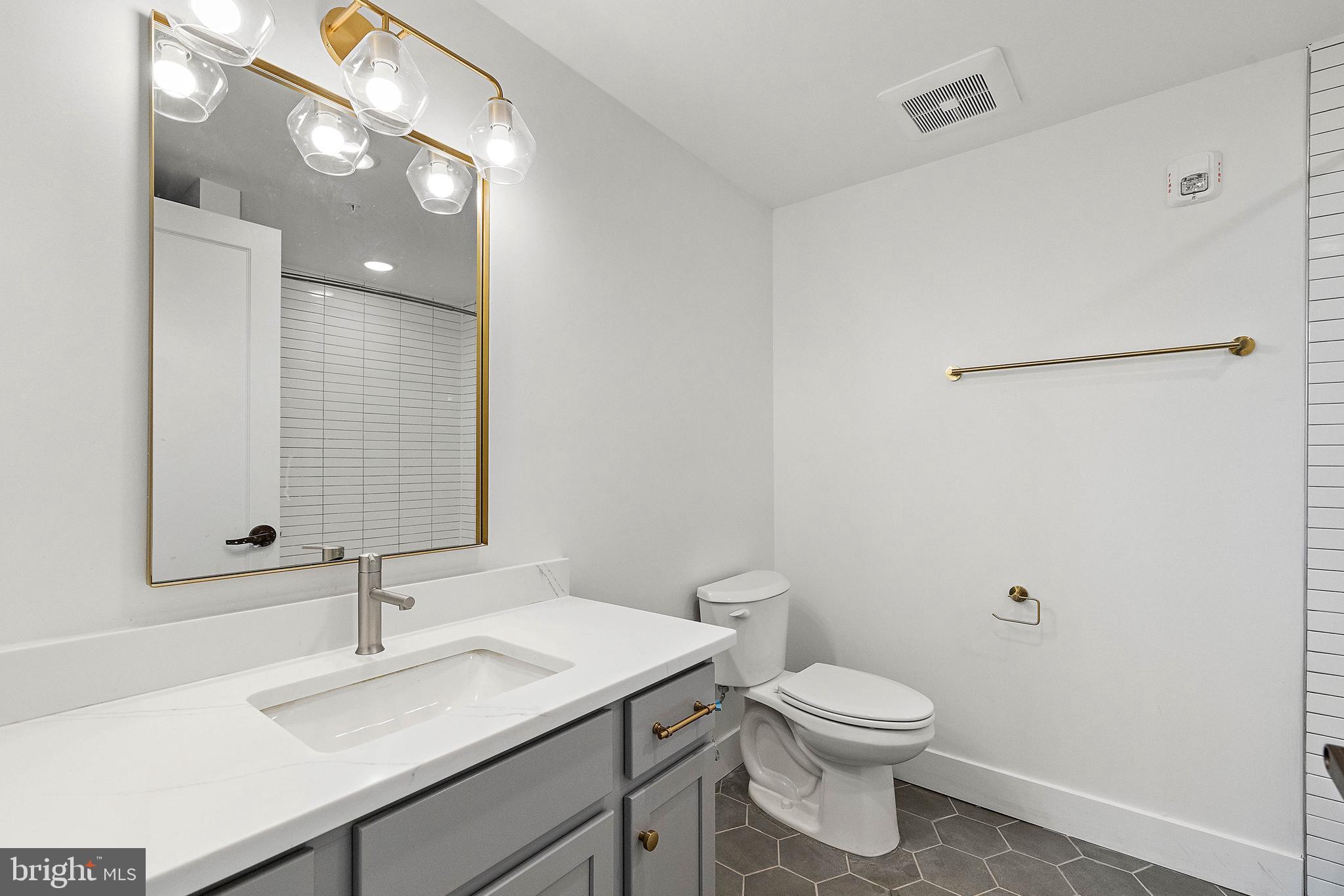 15 GIRARD ST #101