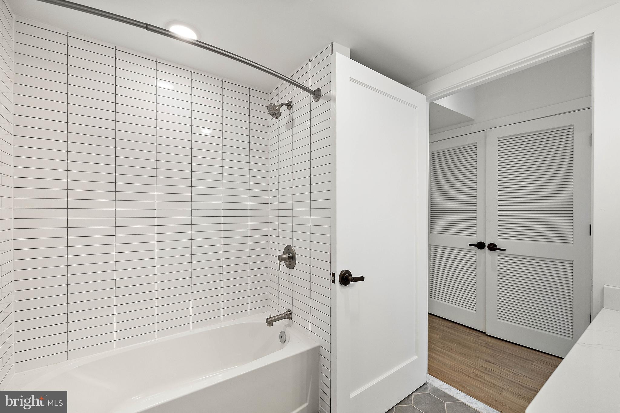15 GIRARD ST #101