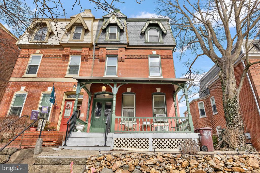 1209 W 9TH ST #UNIT 2