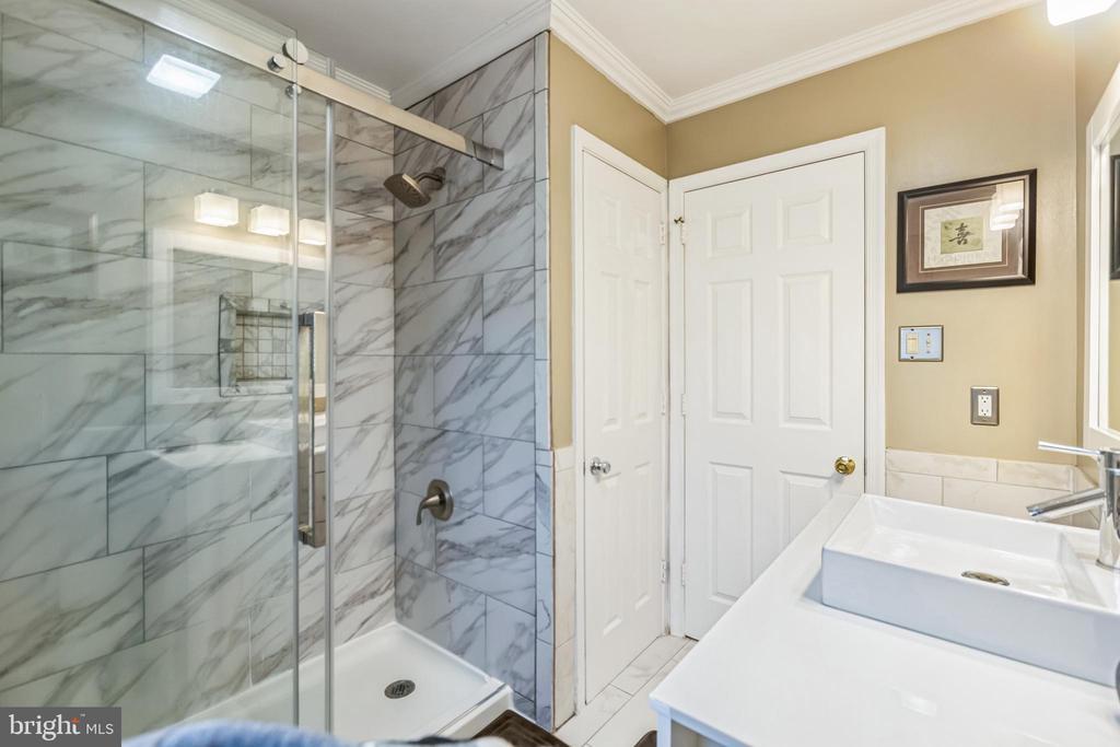 211 Romeo Dr