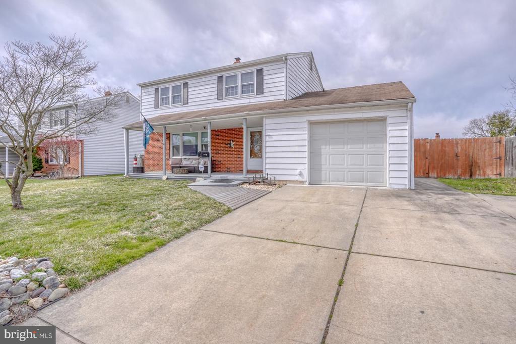 28 Lesley Ln