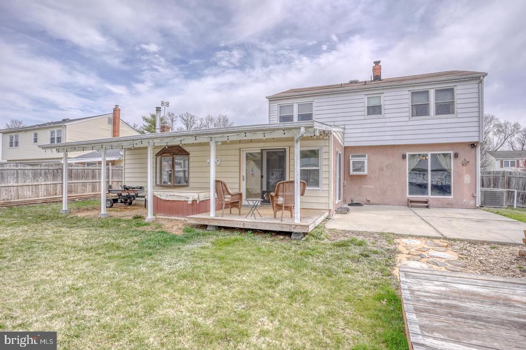 28 Lesley Ln