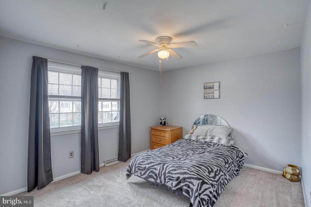 28 Lesley Ln
