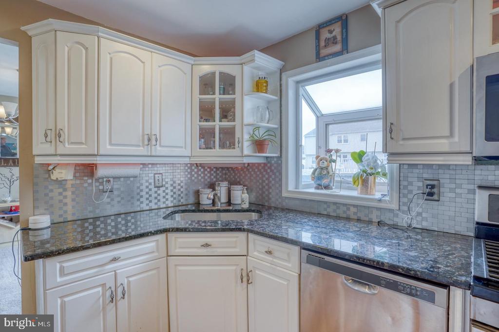 28 Lesley Ln