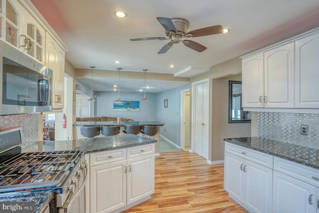 28 Lesley Ln