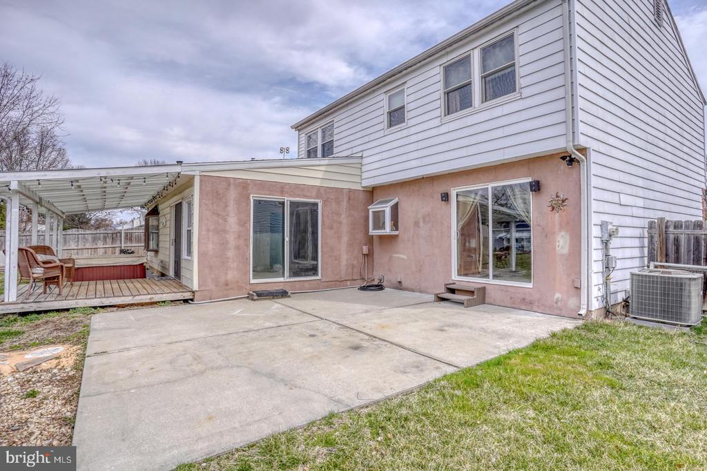 28 Lesley Ln