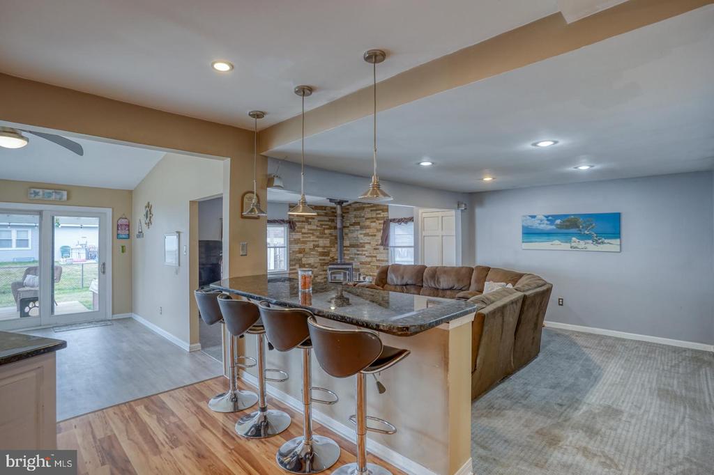 28 Lesley Ln
