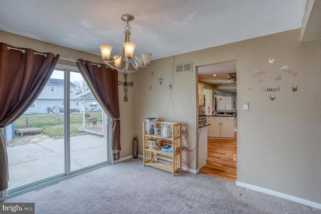 28 Lesley Ln
