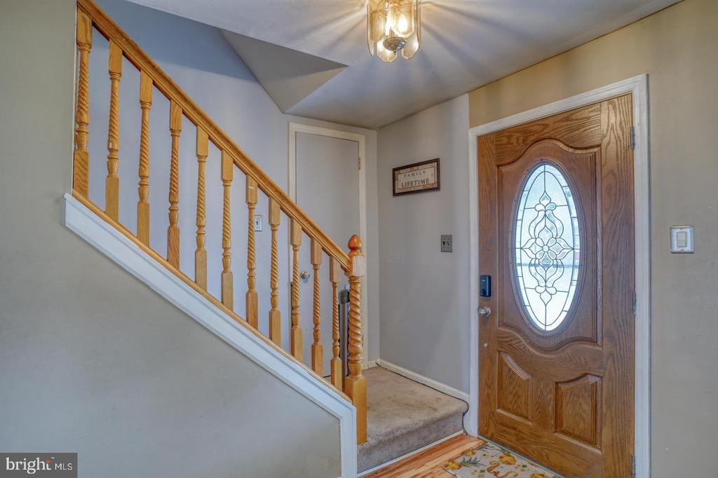 28 Lesley Ln
