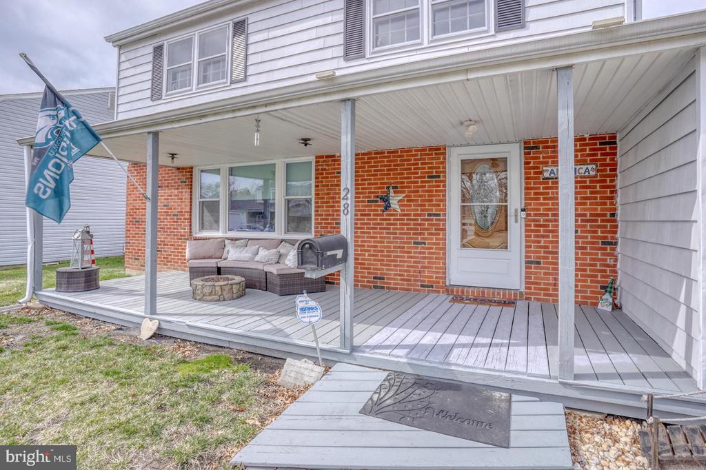 28 Lesley Ln