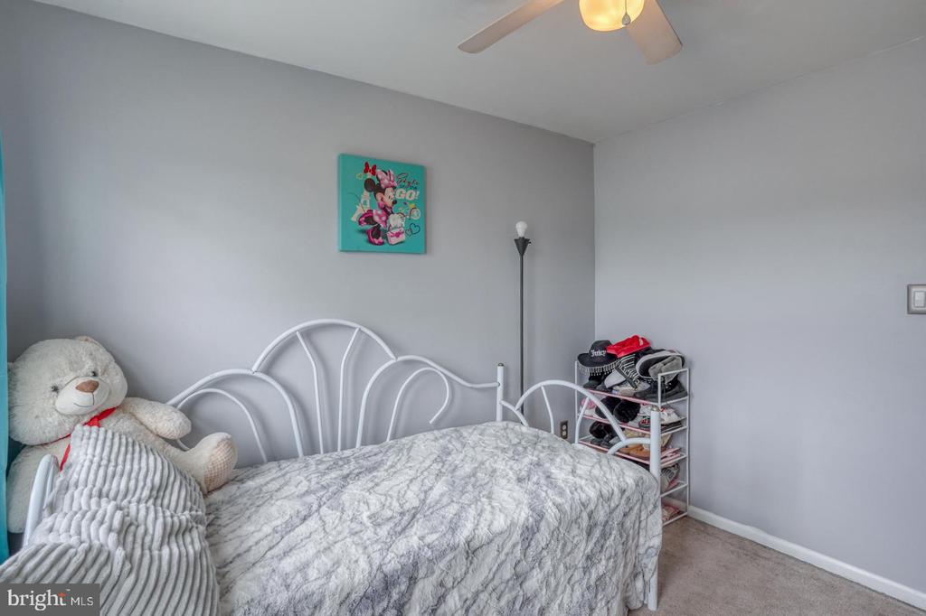 28 Lesley Ln