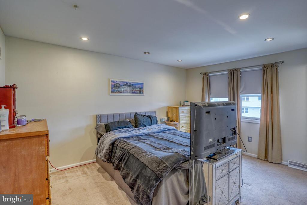 28 Lesley Ln