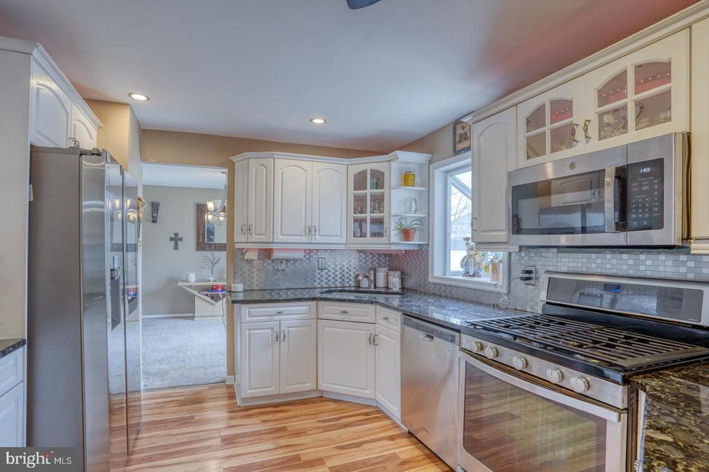 28 Lesley Ln