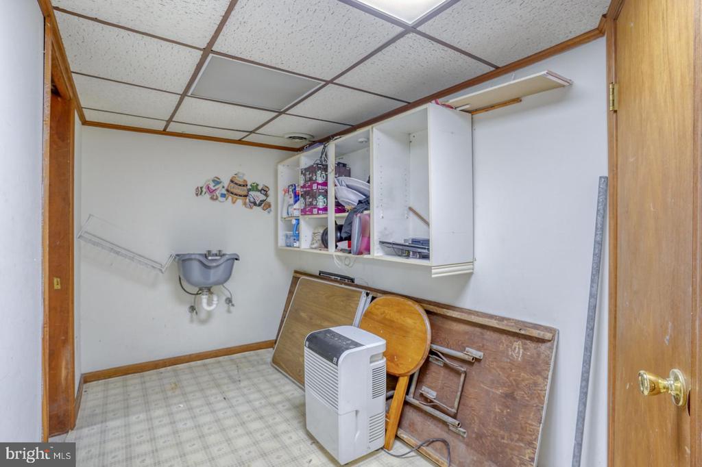 28 Lesley Ln