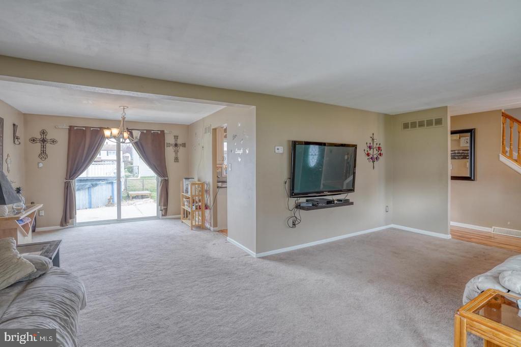 28 Lesley Ln