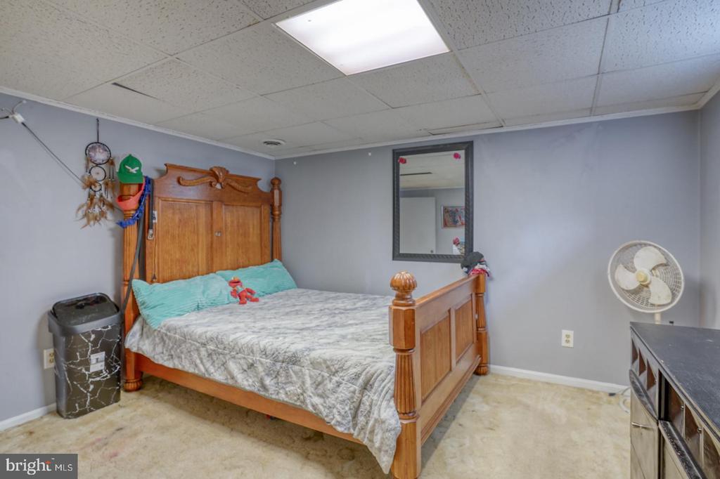 28 Lesley Ln