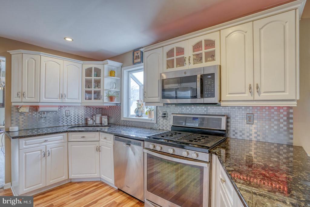 28 Lesley Ln