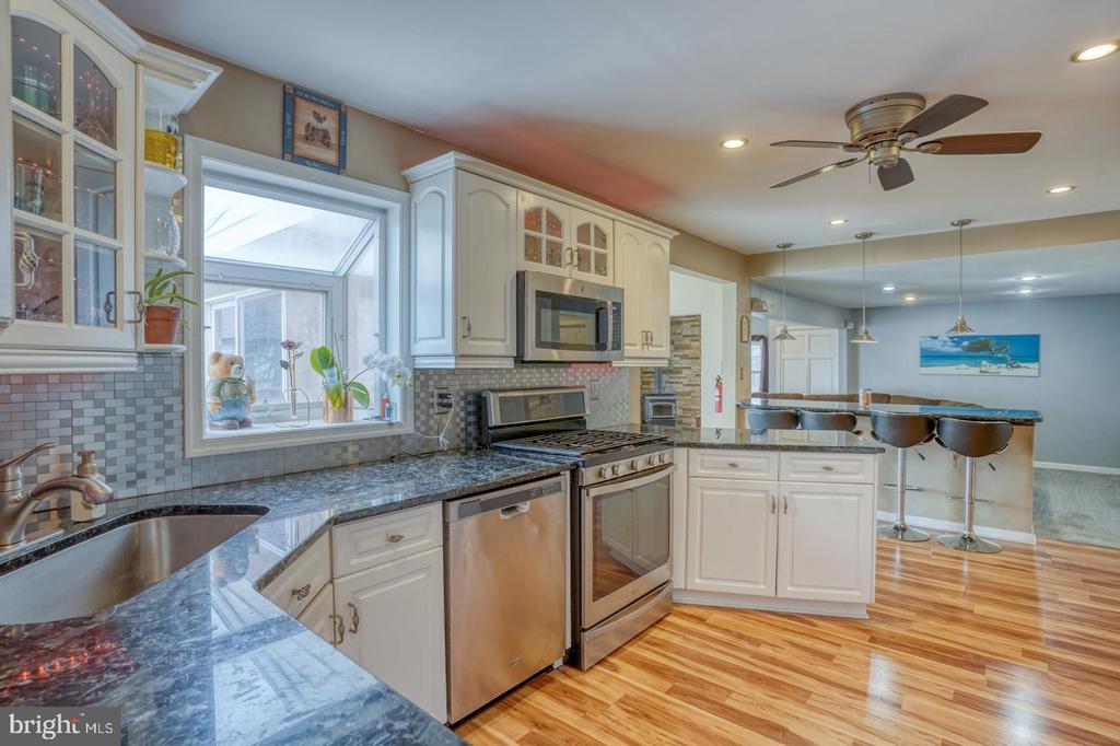 28 Lesley Ln