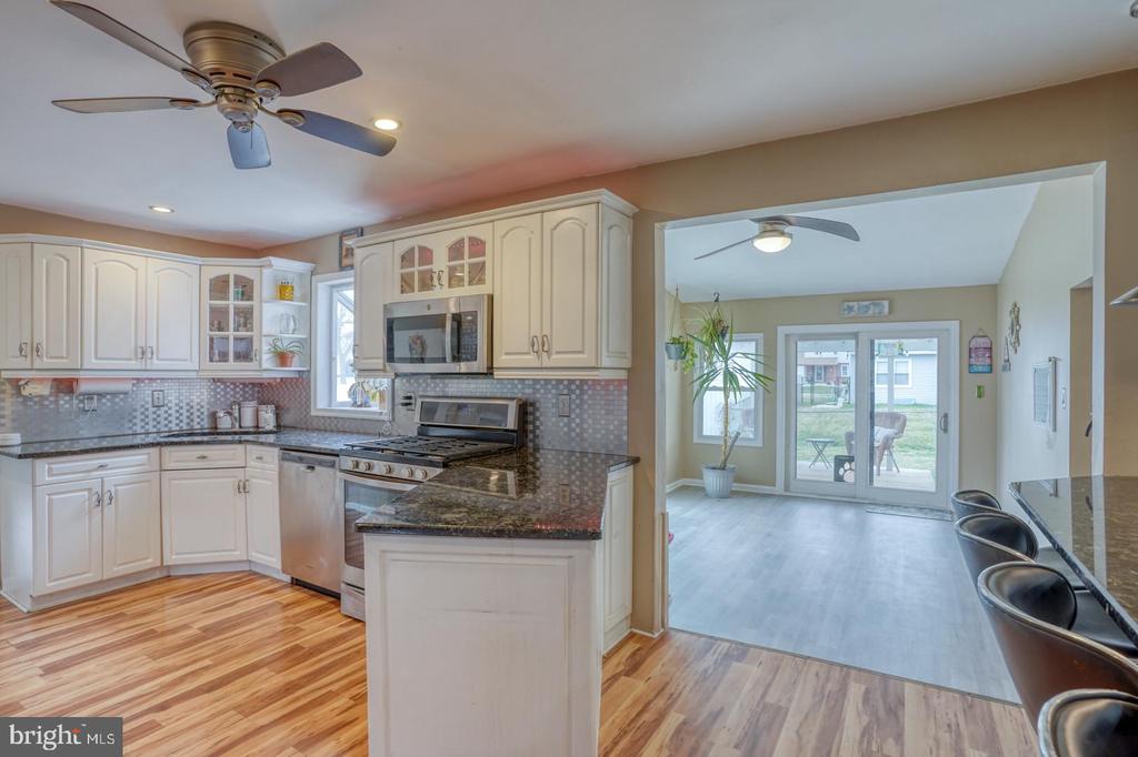 28 Lesley Ln
