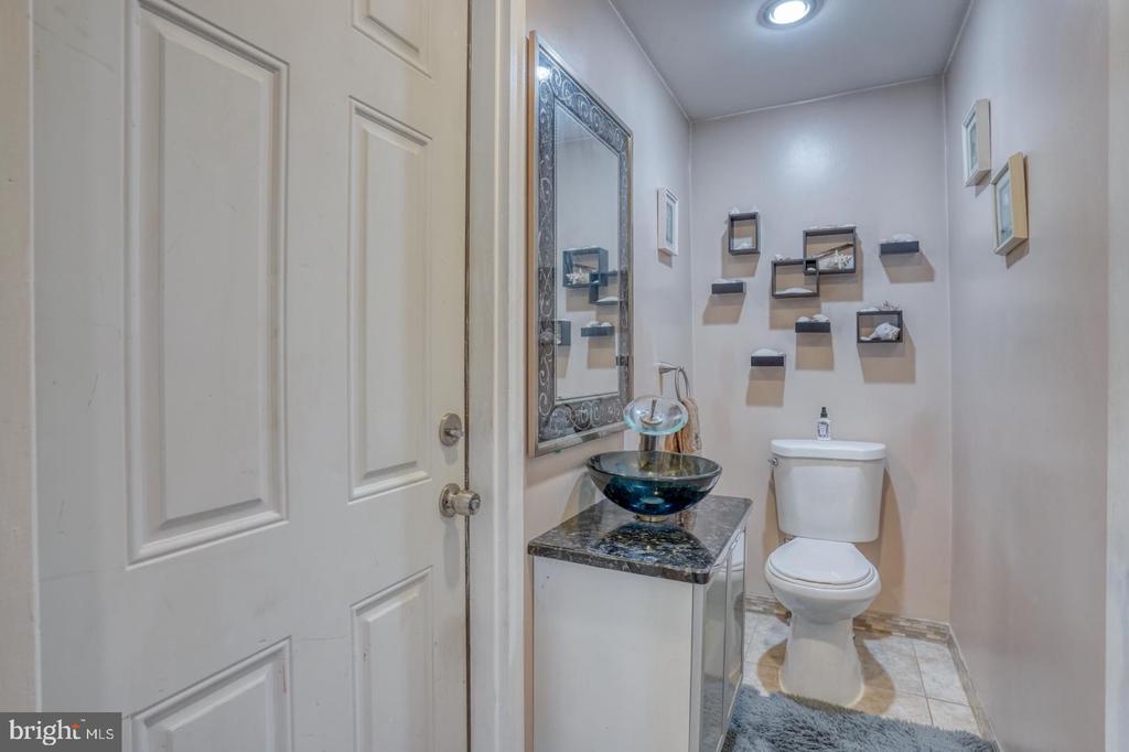 28 Lesley Ln