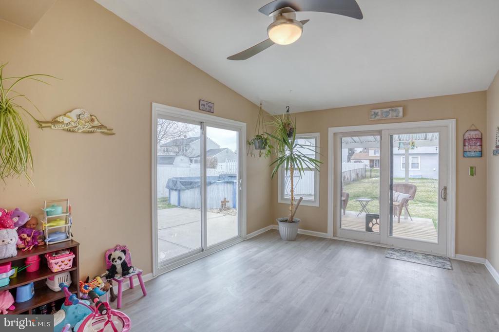 28 Lesley Ln