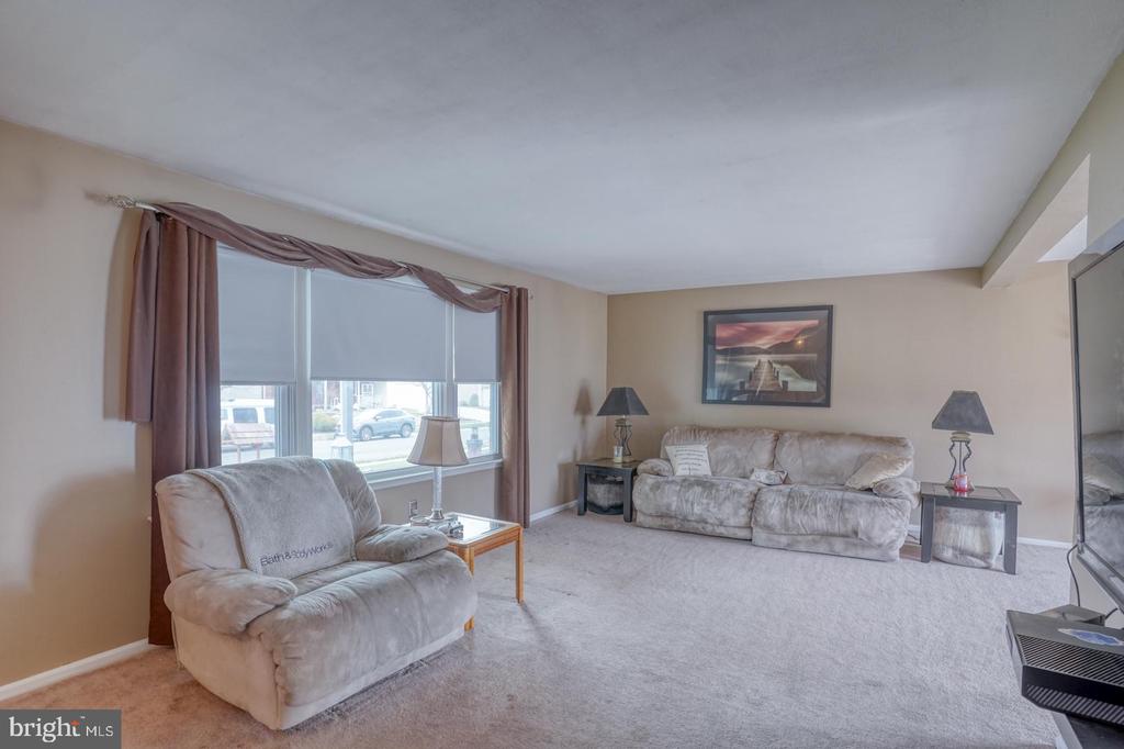 28 Lesley Ln