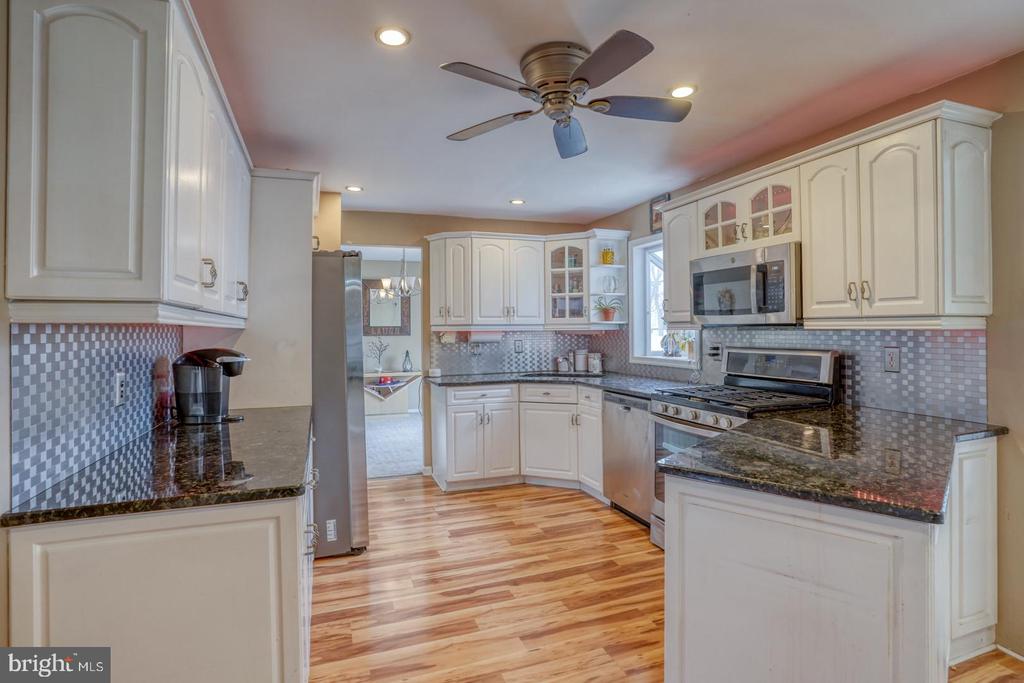 28 Lesley Ln