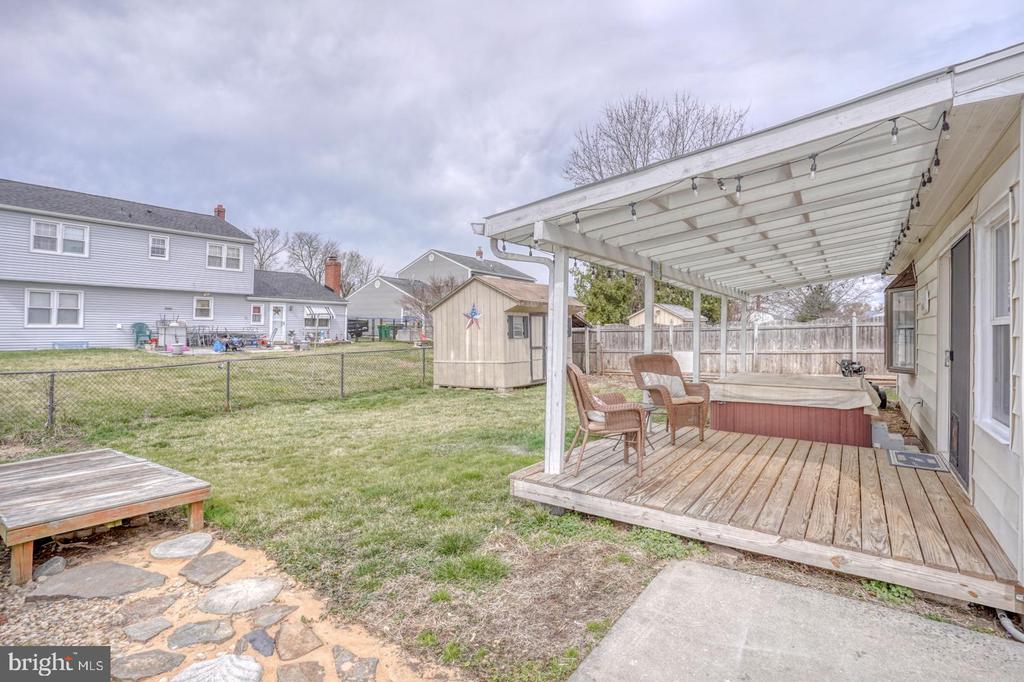 28 Lesley Ln