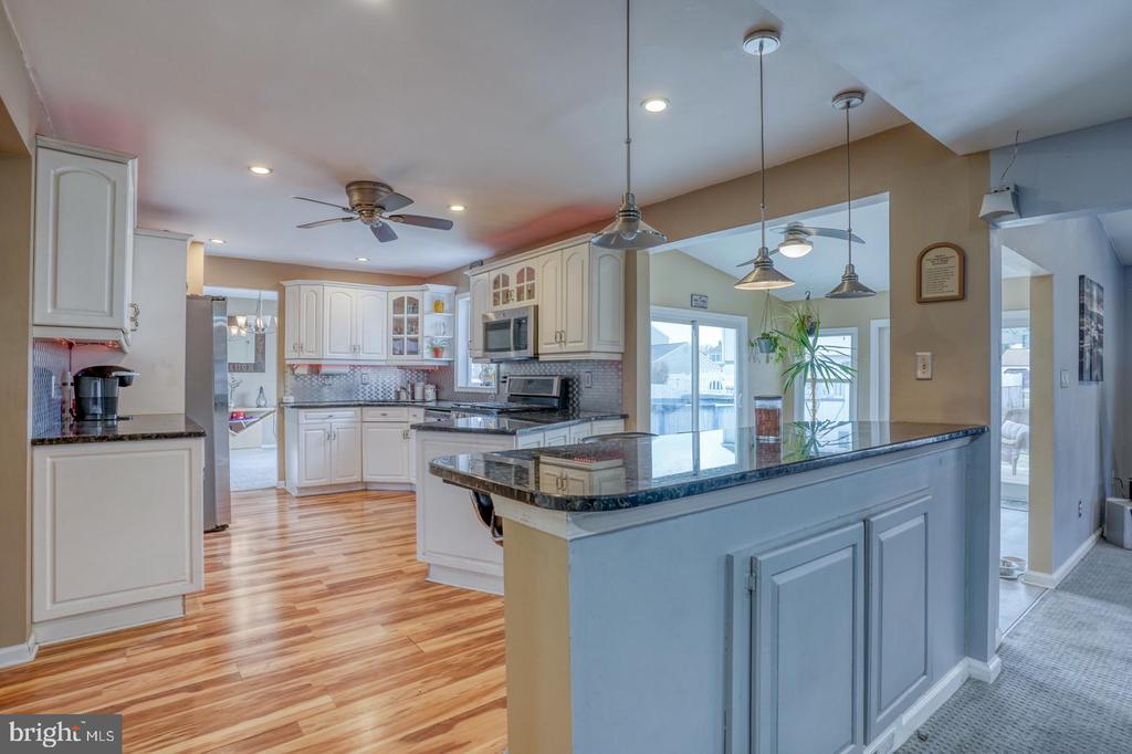 28 Lesley Ln