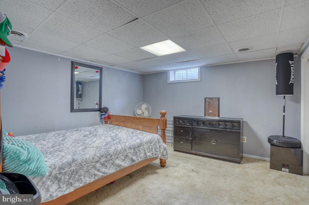 28 Lesley Ln