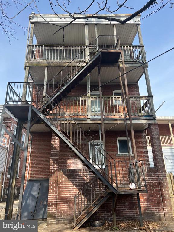 1522 W 7th St
