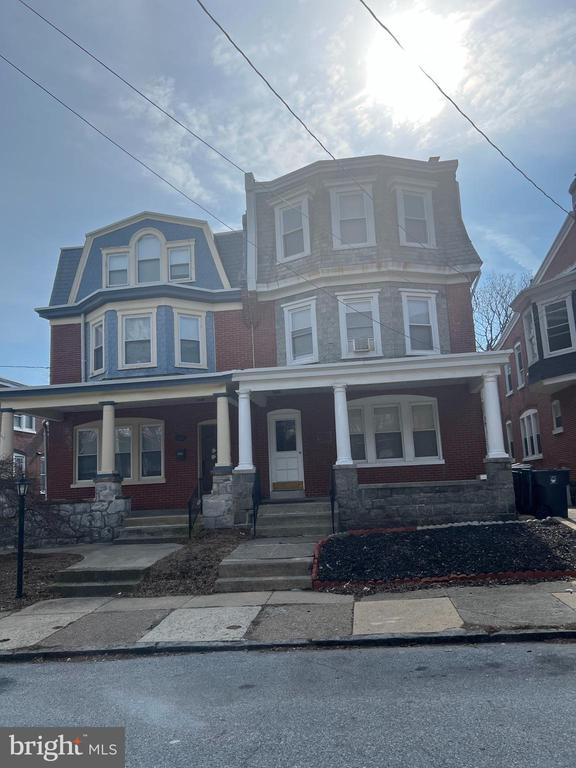 1522 W 7th St