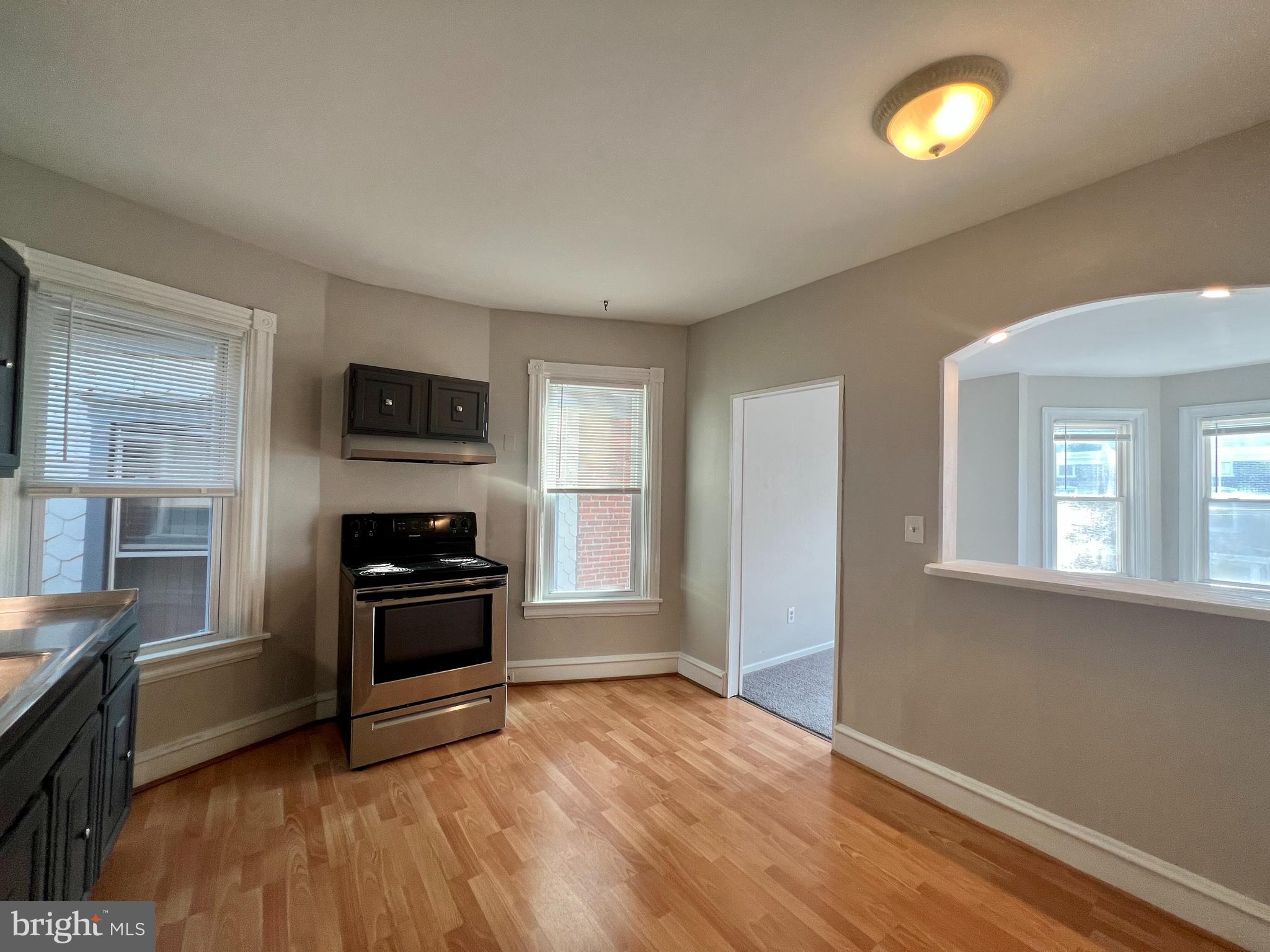 1323 N DUPONT ST #B