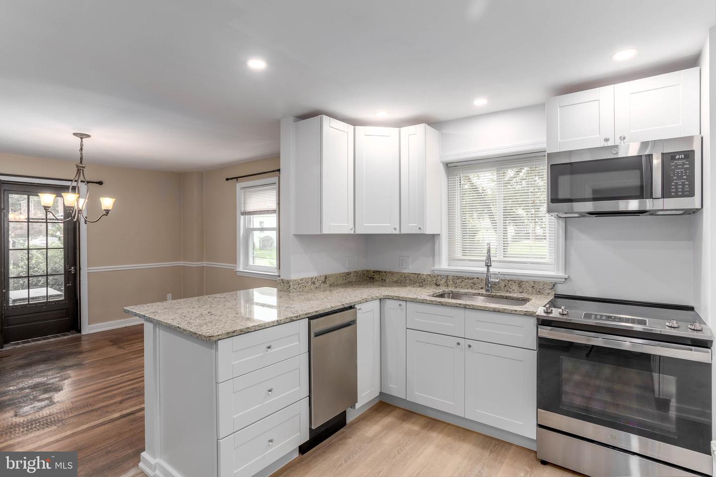 8 MARVILO AVE