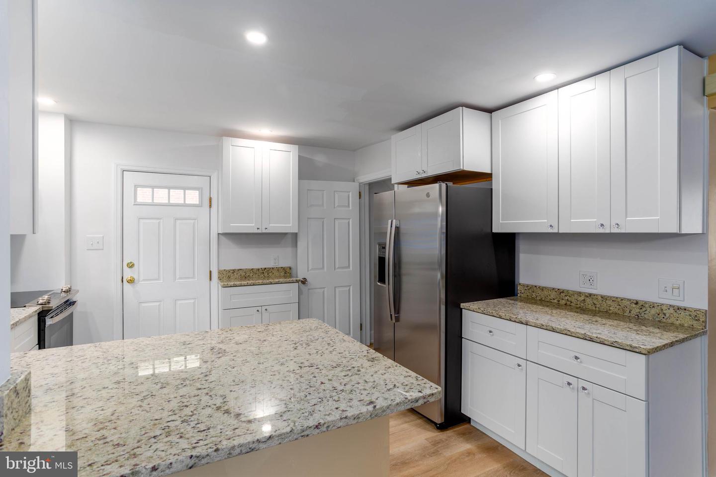 8 MARVILO AVE