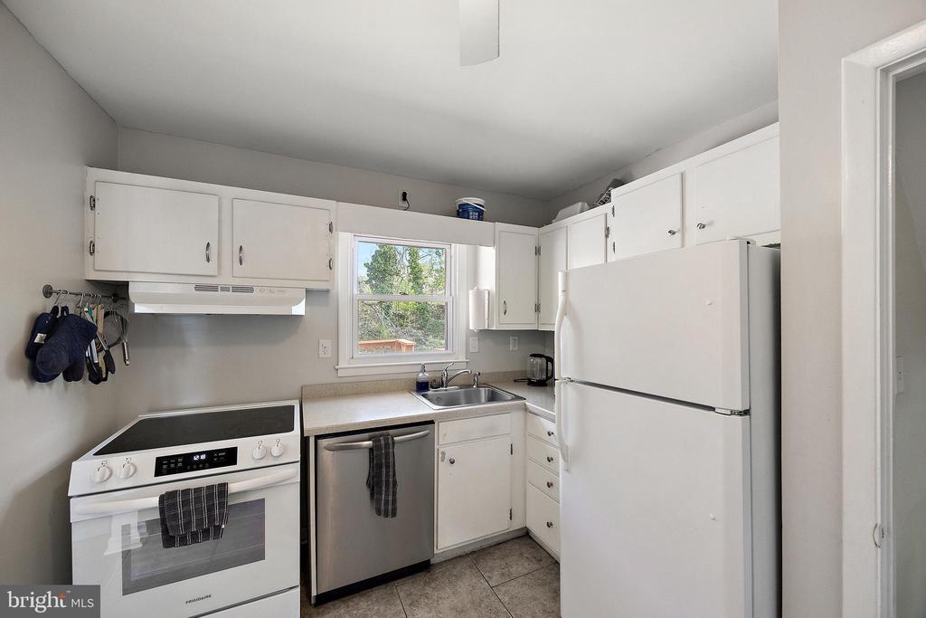 1313 Greenleaf Rd