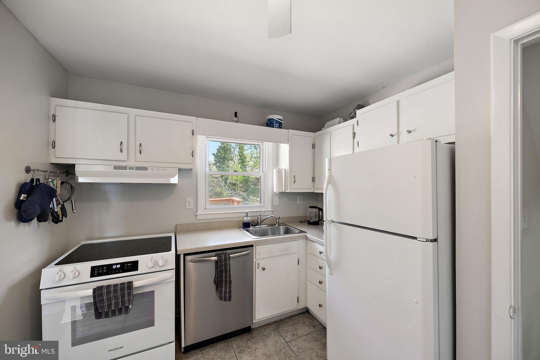 1313 Greenleaf Rd